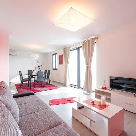 Stella Apartment *